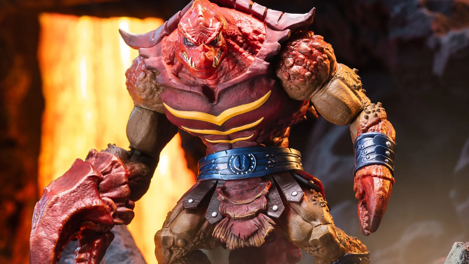 Mondo's 200X Clawful and Man-At-Arms are back in 1/12, and they undercut the sold-out Timed Editions
