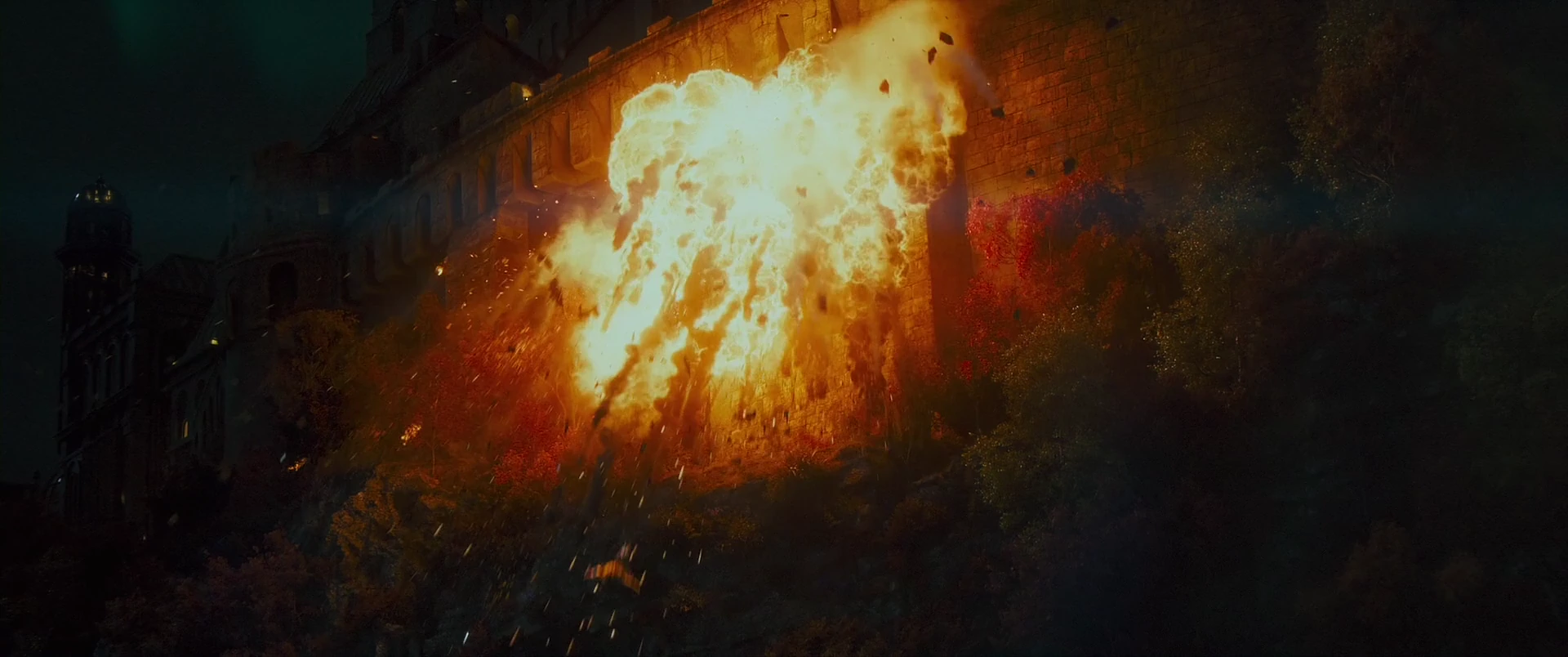 The palace of Eternos erupts as the capital is overrun.